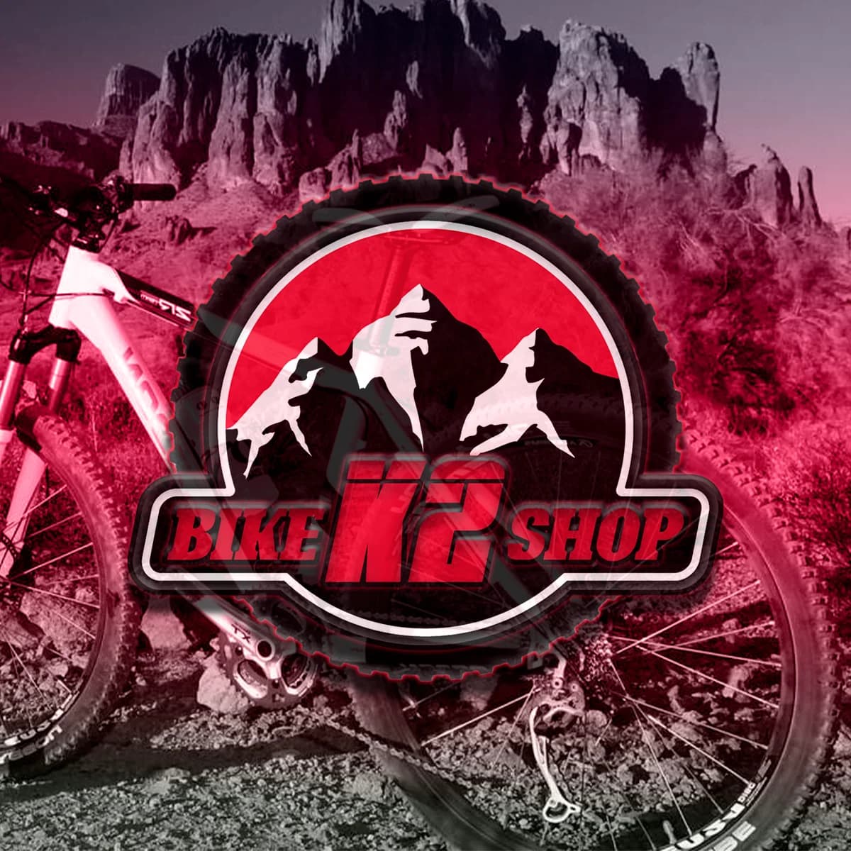 Identidad visual de K2 Bike Shop aplicada sobre una escena de ciclismo